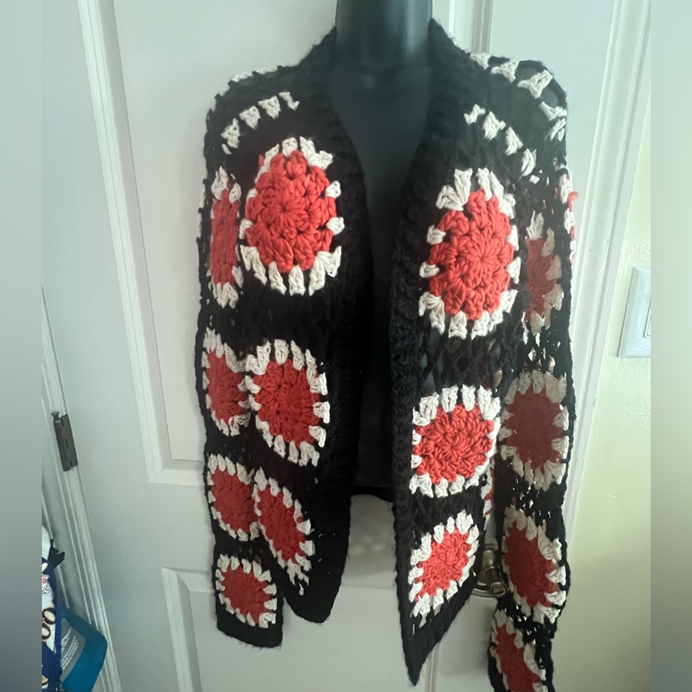 En Crème Black and cream and orange crochet sweater